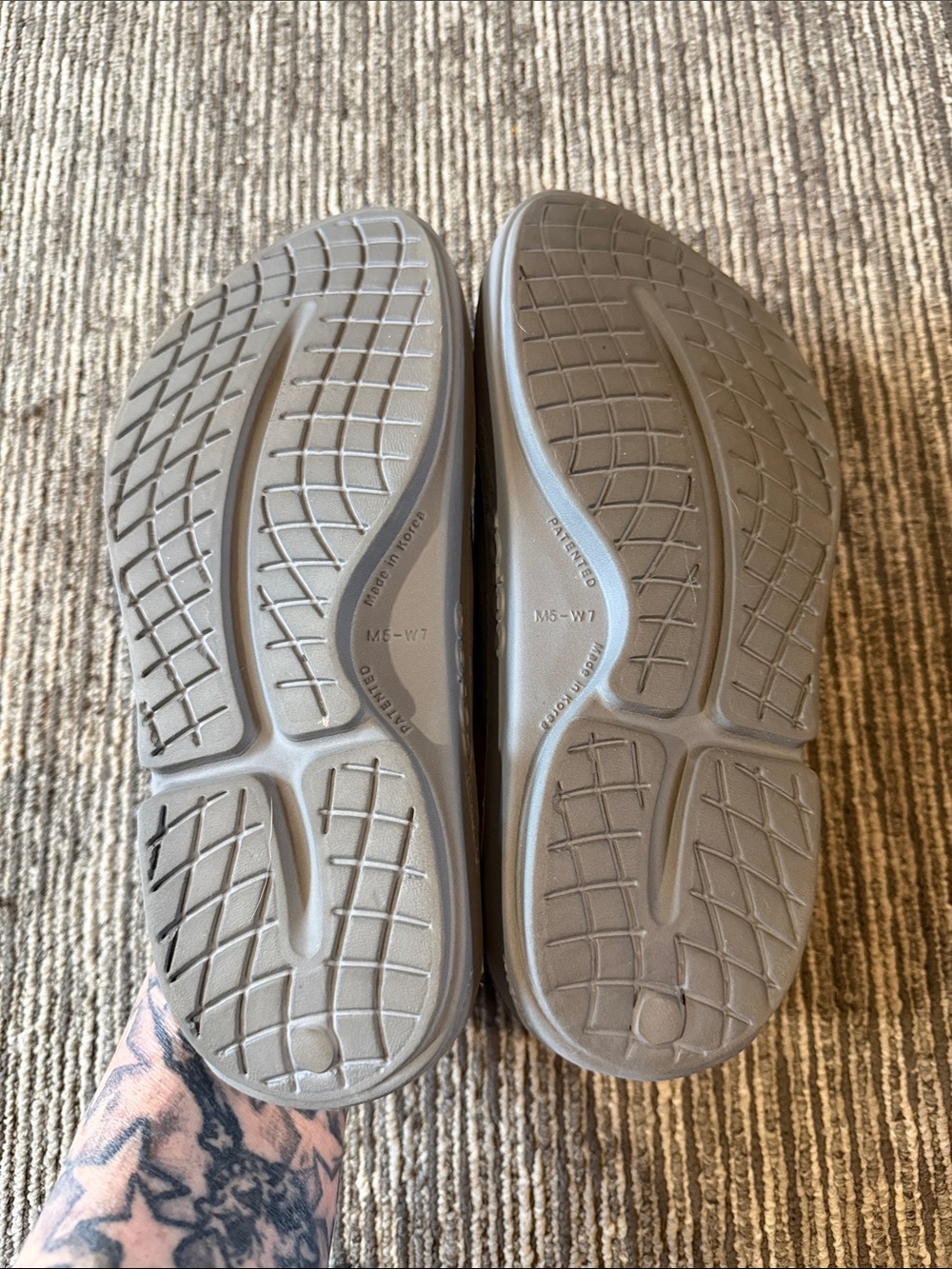 Oofos Ooahh Slides Grey Size 7 - Picture 5 of 6